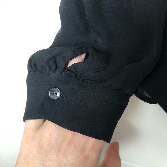 L'Agence Womens 100% Silk Pleated V-Neck Button Down Size M Black Quiet Luxury - Picture 4 of 12